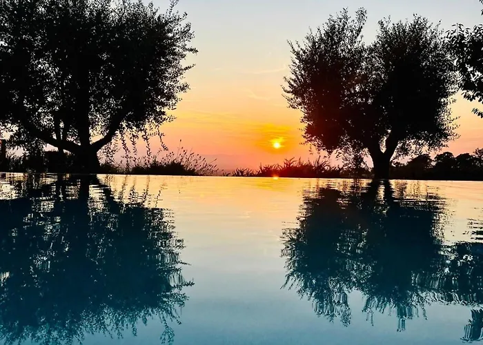 Podere Torricelle 69b Gr, Seaview Infinity Pool, Jacuzzi, Sauna, Exclusive With 2 Bedrooms For 4 - If Total 5 Or 6 People There Is An Independent In Main With Private Ensuite Bathroom, Kitchenette And Garden Dining Area Pancole